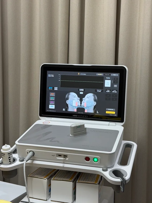 Ultherapy MFU-V transducer with real-time visualization console